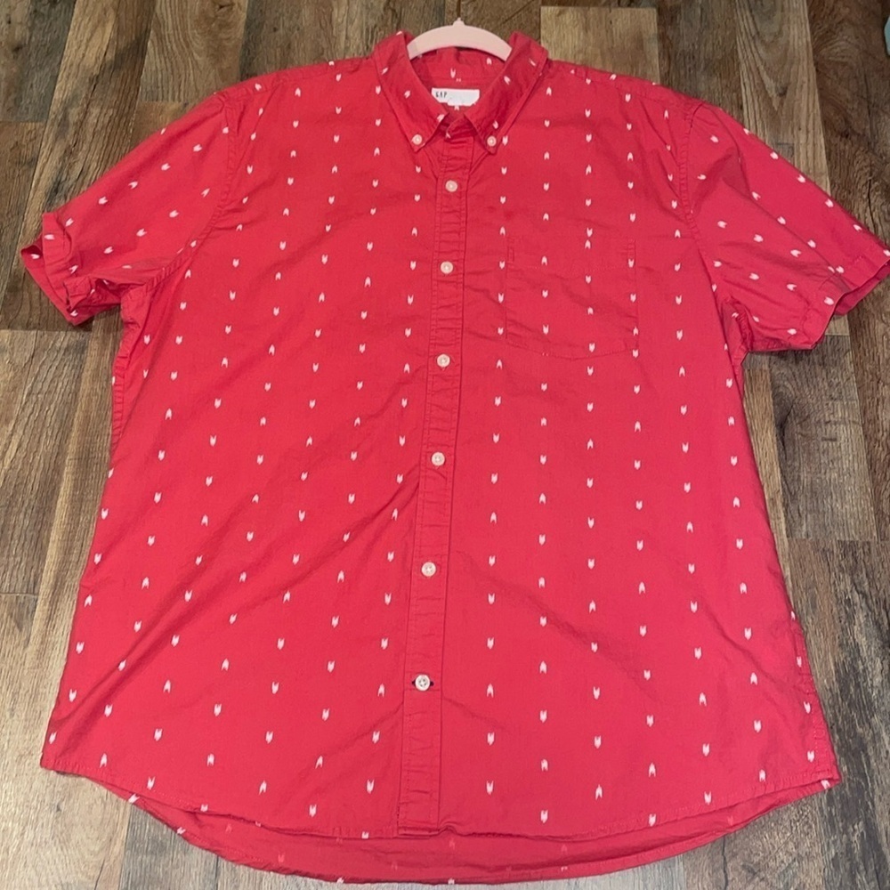 GAP XL Short Sleeve Button Down Shirt.  100%‎ Cotton.